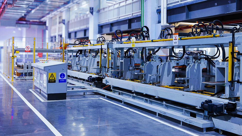 Sistema automatizado de transporte y logística interna en una fábrica inteligente